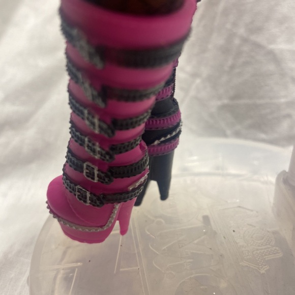 LOL Surprise OMG Remix Super Surprise Fashion Dolls Bhad Gurl - Picture 8 of 10